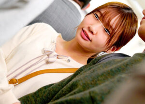 「ッッン！やめて…」ターゲットは痴●されても拒めない気弱女。集団で満員電車で逃げられず無理やりイカされまくる屈辱！