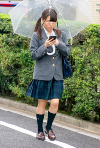 突然、襲われた女子高生。力づくで無理やり挿入！強振動チ○ポをねじ込まれ豹変！ 膣内で暴れまくる快感で…止まらない痙攣！