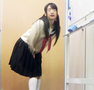 女子高生に超強力利尿剤入りドリンクを飲ませる！オシッコを極限まで我慢した膀胱パンパンマ○コに突然デカチンを即ハメ！！