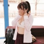 ウブな素人美少女女子高生が敏感なおマンコを弄られ絶頂！そのまま発情おまんこに生チンポ挿入されてバウンド騎乗位セックス！