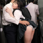 バスで尻を鷲掴みされても気持ち良すぎて抵抗出来ない巨尻女子高生！びしょ濡れになったおマンコに生チンポ挿入中出しされる！