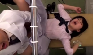 産婦人科にやってきた美少女女子高生をゲス医師がハメまくる！身動きの取れない状況で子宮へダイレクトに届く刺激で連続絶頂！