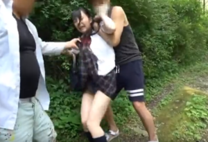 絶叫して泣き叫ぶ素人美少女を野外でレイプ！全身ズタボロになるまで突かれ続けて膣奥まで中出しされる地獄のレイプ…
