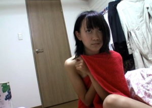 万引きした貧乳美少女女子校生を自宅に連れ込み犯しまくる！弱みを握られた少女は抵抗も出来ず無理やり挿入される…