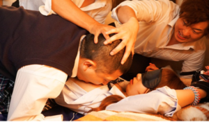 【童貞×ビッチ×複数】目隠しされたJKは連続して何回もイカされる！馬鹿にしていた童貞にも犯されて中出しされてしまう…