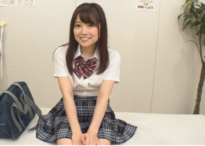 【素人】美人女子校生のコンプレックスは小さなおっぱい！？おっぱいを大きくするためにはオイルマッサージとエッチでしょ♡