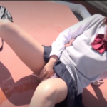 【2画面同時】カメラの前でいつまで我慢ができるまでチャレンジ！我慢できずにおしっこしちゃって照れちゃう女子校生たち♡