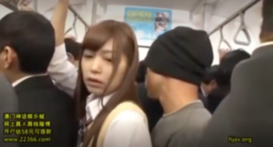 【痴漢】今日の獲物はミニスカで誘惑してきたギャル風女子校生♡バックでガンガン突いてやったら足をガクブルしながら大絶頂♡